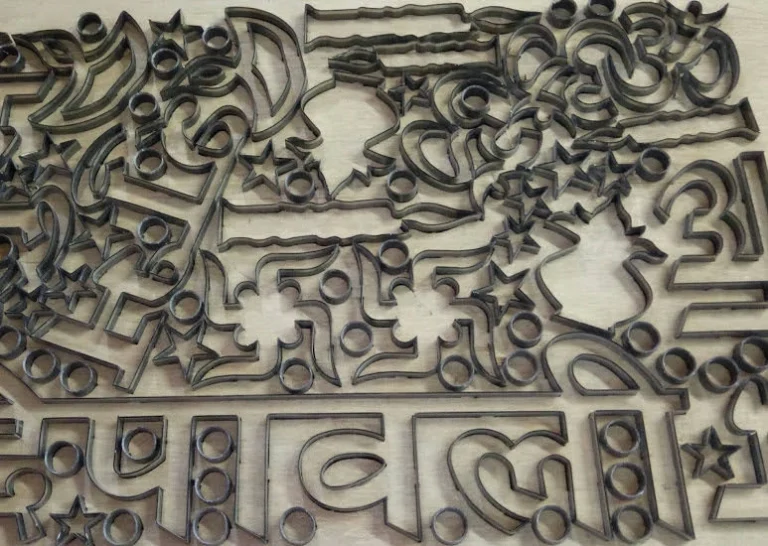 Alphabet cutting dies